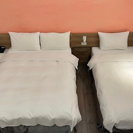Greenight Hotel Тайчжун Экстерьер фото
